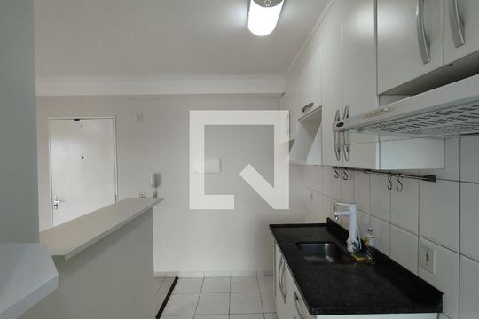 Cozinha de apartamento para alugar com 2 quartos, 50m² em São João Clímaco, São Paulo