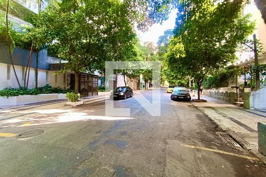 Vista da Rua de apartamento para alugar com 2 quartos, 62m² em Copacabana, Rio de Janeiro