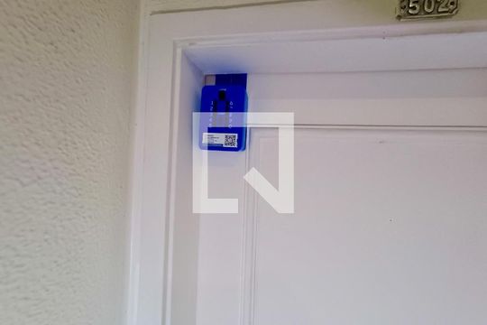 Hall com Lockbox instalado de apartamento para alugar com 2 quartos, 62m² em Copacabana, Rio de Janeiro