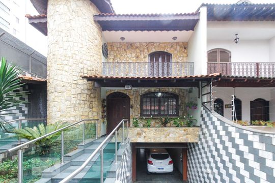 fachada de casa para alugar com 4 quartos, 358m² em Vila Lúcia, São Paulo