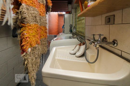 Área de Serviço de casa para alugar com 4 quartos, 358m² em Vila Lúcia, São Paulo
