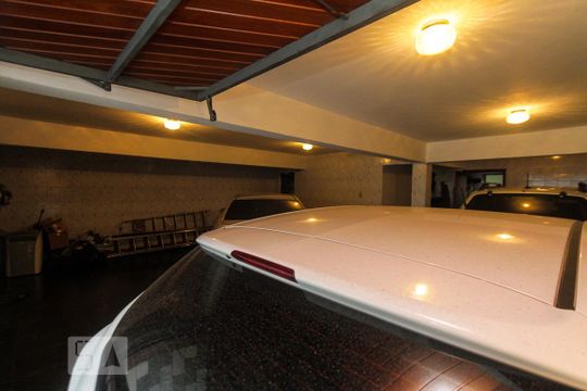 Garagem de casa para alugar com 4 quartos, 358m² em Vila Lúcia, São Paulo