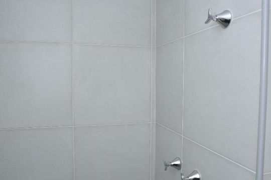 Banheiro Social de apartamento para alugar com 2 quartos, 62m² em Freguesia (jacarepaguá), Rio de Janeiro