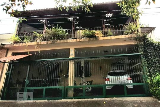 Fachada de casa à venda com 4 quartos, 180m² em Vila Isa, São Paulo