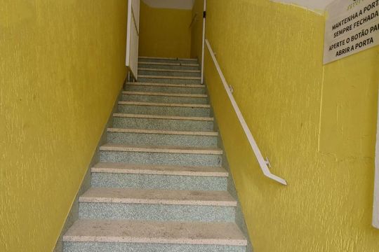 Escada de apartamento para alugar com 1 quarto, 18m² em Santo Amaro, São Paulo