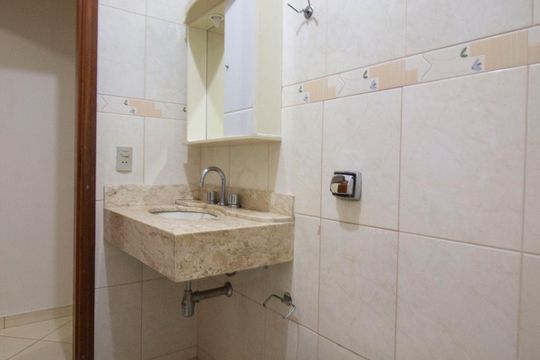 Banheiro 1 de casa à venda com 3 quartos, 208m² em Vila Tupi, Várzea Paulista