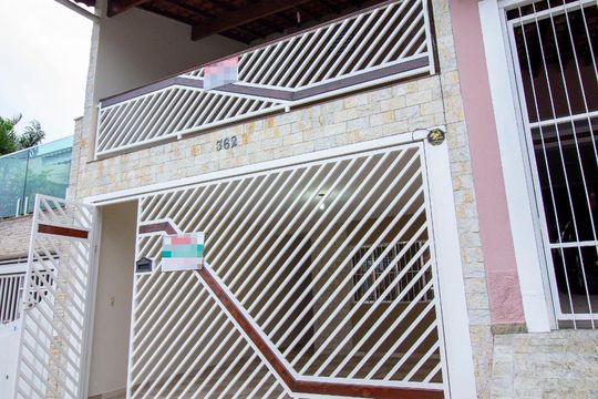 Fachada de casa à venda com 3 quartos, 208m² em Vila Tupi, Várzea Paulista
