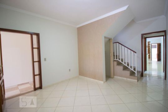 Sala de casa à venda com 3 quartos, 208m² em Vila Tupi, Várzea Paulista
