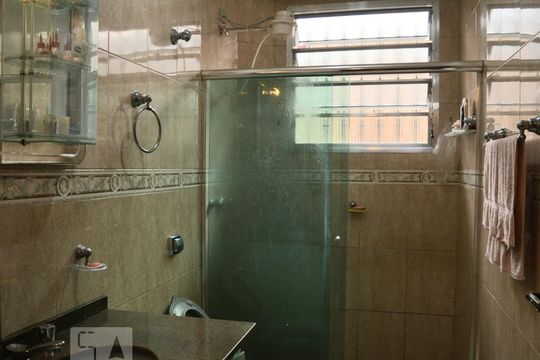 Banheiro Social 1 de casa à venda com 4 quartos, 187m² em Vila Antonieta, São Paulo