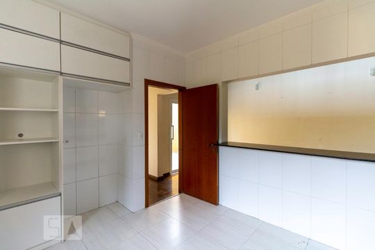 Cozinha de casa à venda com 4 quartos, 350m² em Bosque da Saúde, São Paulo