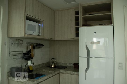 Cozinha de apartamento à venda com 1 quarto, 33m² em Pinheiros, São Paulo