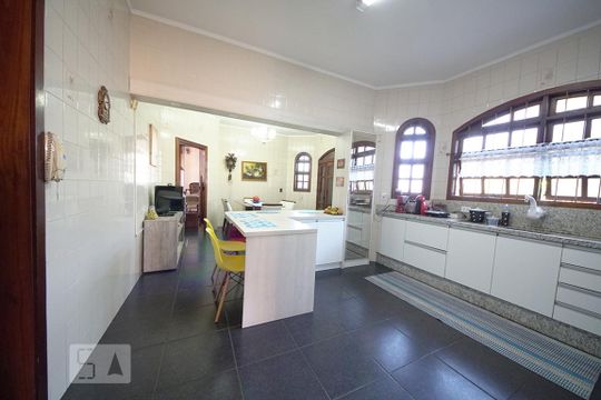 Cozinha de casa para alugar com 5 quartos, 500m² em Rio Branco, São Leopoldo