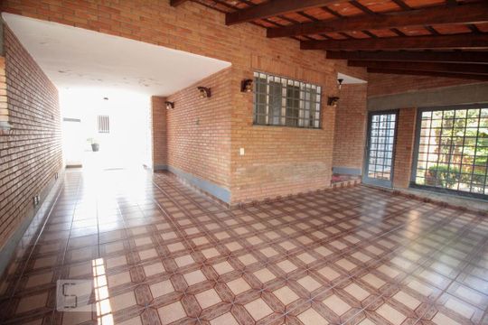 Garagem de casa à venda com 4 quartos, 157m² em Jardim Planalto, Jundiaí