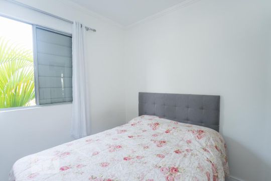 Quarto 2 de apartamento para alugar com 2 quartos, 45m² em Jardim Santa Terezinha (zona Leste), São Paulo