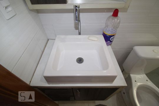 Banheiro social de apartamento para alugar com 2 quartos, 65m² em Vila Dourados, São Bernardo do Campo