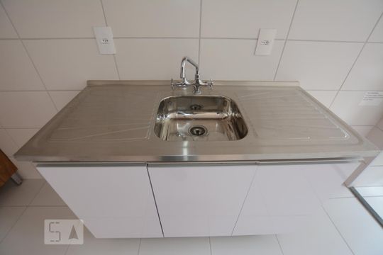 Cozinha de apartamento para alugar com 2 quartos, 50m² em Parada de Lucas, Rio de Janeiro