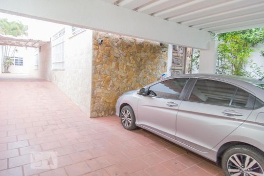 Garagem de casa para alugar com 4 quartos, 300m² em Vila Bertioga, São Paulo
