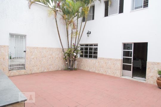 Quintal de casa para alugar com 4 quartos, 300m² em Vila Bertioga, São Paulo