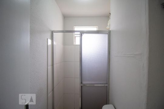 Banheiro de apartamento para alugar com 1 quarto, 38m² em Jacarepaguá, Rio de Janeiro