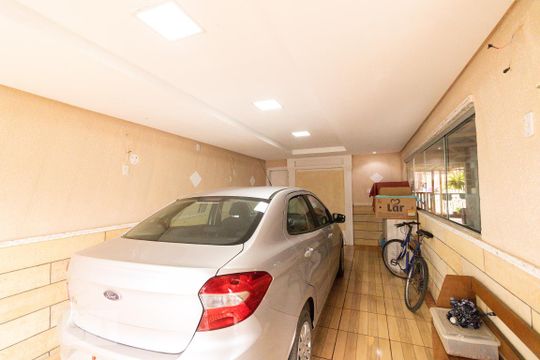 Garagem de casa à venda com 4 quartos, 150m² em Olaria, Canoas