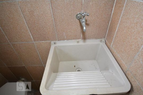 Banheiro de kitnet/studio para alugar com 1 quarto, 30m² em Piedade, Rio de Janeiro