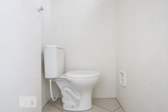 Banheiro de Serviço de apartamento para alugar com 2 quartos, 70m² em Vila Clementino, São Paulo