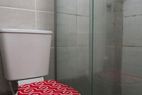 Banheiro de apartamento à venda com 2 quartos, 43m² em Campo Novo, Porto Alegre