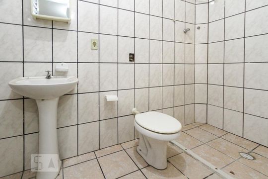 Banheiro de casa para alugar com 1 quarto, 30m² em Jardim Tiete, São Paulo