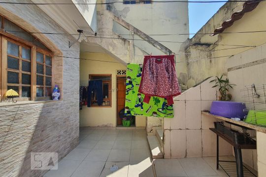 Quintal/área de serviço de casa à venda com 6 quartos, 340m² em Vila Monumento, São Paulo