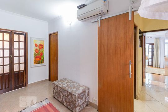Corredor de casa à venda com 4 quartos, 250m² em Jardim das Flores, Osasco