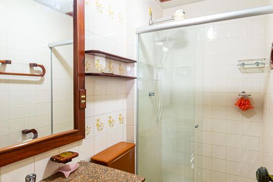 Banheiro Social de apartamento à venda com 2 quartos, 85m² em Ingá, Niterói