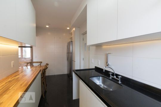 Cozinha de apartamento para alugar com 3 quartos, 107m² em Empresarial 18 do Forte, Barueri