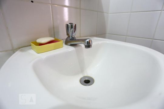 Banheiro de apartamento à venda com 2 quartos, 61m² em Jaguaribe, Osasco