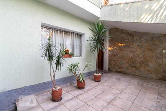 Quintal Frontal de casa à venda com 3 quartos, 293m² em Parque Peruche, São Paulo