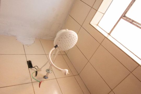 Chuveiro de casa para alugar com 2 quartos, 90m² em Jardim América, Várzea Paulista