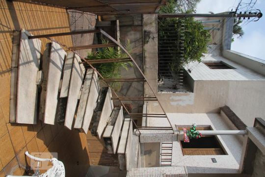 Quintal Frente de casa para alugar com 4 quartos, 120m² em Vila Graciosa, São Paulo
