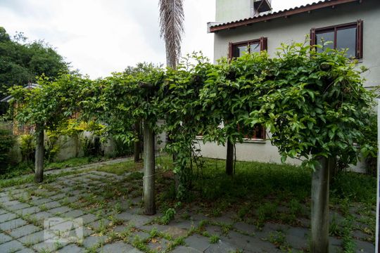 Garagem de casa à venda com 3 quartos, 220m² em Ipanema, Porto Alegre