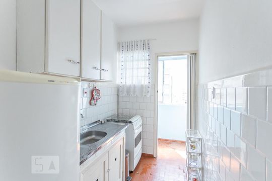 Cozinha de apartamento para alugar com 1 quarto, 31m² em Barra Funda, São Paulo