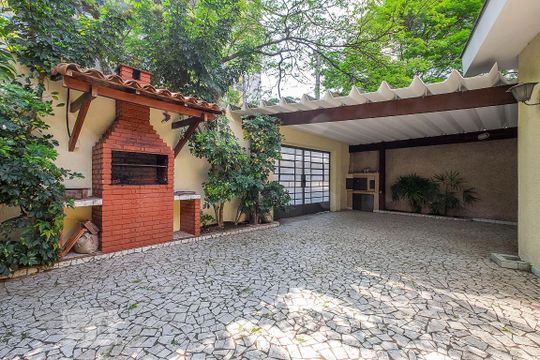 Área Externa de casa para alugar com 4 quartos, 305m² em Vila Madalena, São Paulo