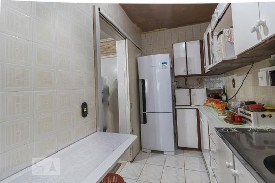 Cozinha de apartamento à venda com 2 quartos, 55m² em Petrópolis, Porto Alegre