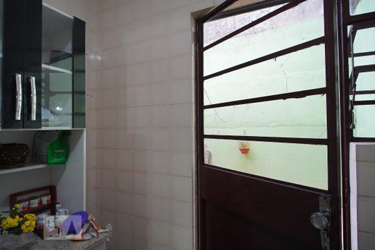 Cozinha de casa de condomínio à venda com 2 quartos, 82m² em Alto Petrópolis, Porto Alegre