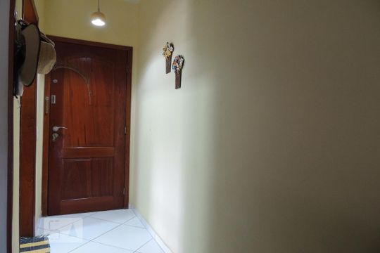 Entrada  de apartamento à venda com 2 quartos, 70m² em Taquara, Rio de Janeiro