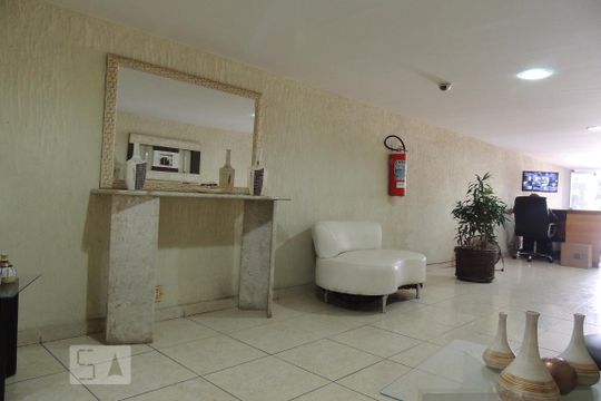 Hall de Entrada de apartamento à venda com 2 quartos, 70m² em Taquara, Rio de Janeiro