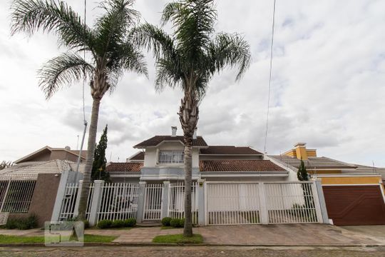 Fachada de casa à venda com 3 quartos, 454m² em Cristo Rei, São Leopoldo
