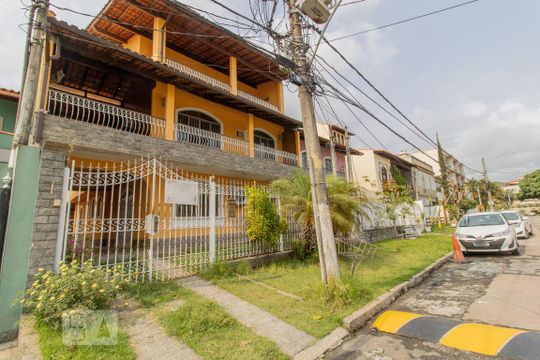 Fachada de casa para alugar com 4 quartos, 489m² em Vila Valqueire, Rio de Janeiro