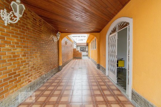 Garagem de casa para alugar com 4 quartos, 489m² em Vila Valqueire, Rio de Janeiro