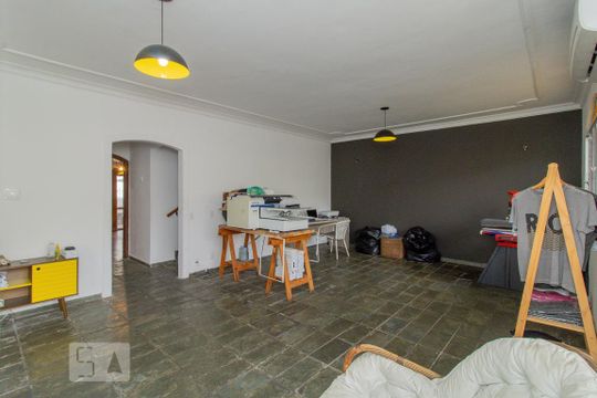 Casa para alugar com 4 quartos, 489m² em Vila Valqueire, Rio de Janeiro