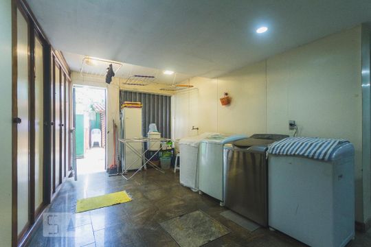 Área de Serviço de casa de condomínio para alugar com 5 quartos, 600m² em Barra da Tijuca, Rio de Janeiro