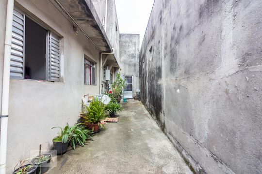Quintal de casa para alugar com 4 quartos, 143m² em Santo Antônio, Osasco