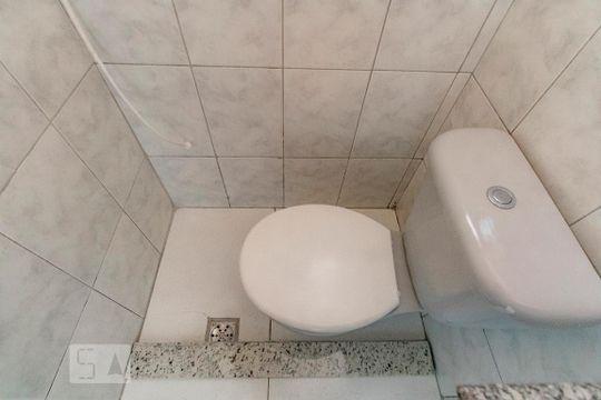 Banheiro de kitnet/studio à venda com 1 quarto, 30m² em Sagrada Família, Belo Horizonte